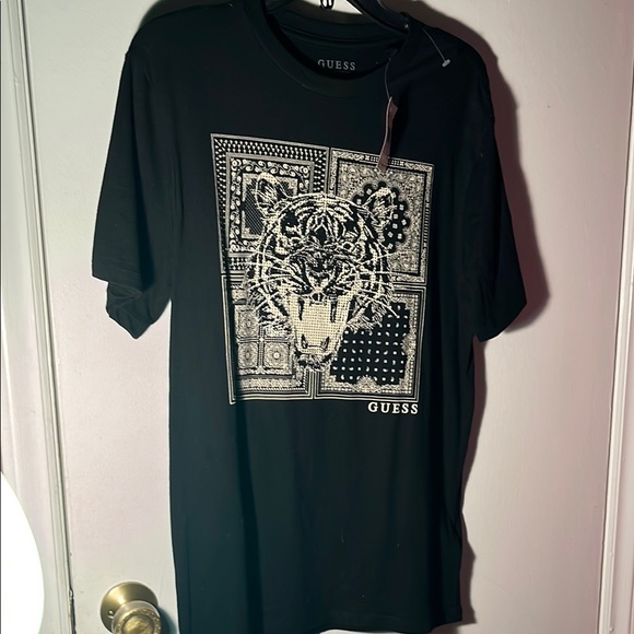 GUESS Black Graphic Men's T-Shirt - Picture 11 of 11